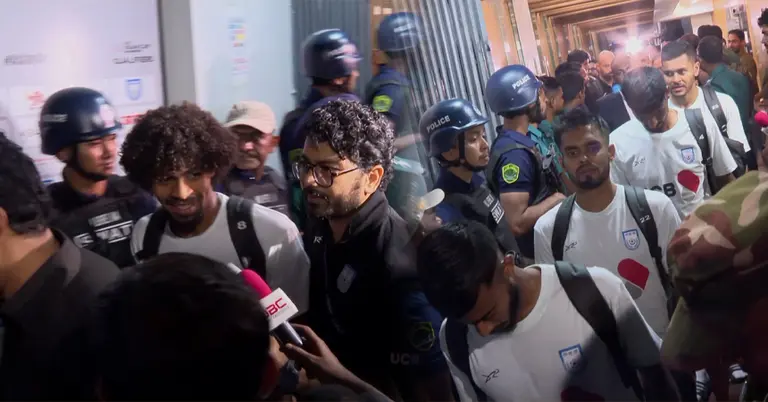 দেশ ছাড়লেন জাতীয় দলের ফুটবলার হামজা-শমিত